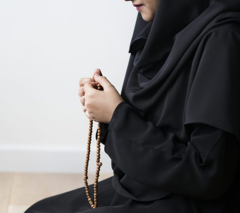 Perempuan di Rumah Tuhan