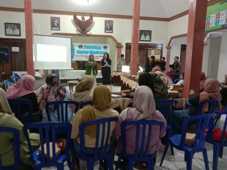 Antusias, Warga Dermojayan Blitar Ikuti Pelatihan Digital Marketing